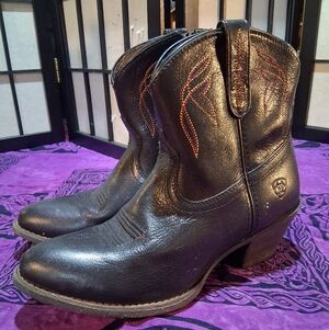 Ariat Darlin Western Cowgirl Boots Size 6.5B Gently Worn Amazing Condition!